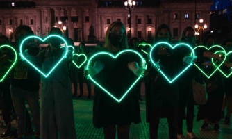 Global: Delegación de Amnistía se reunirá con defensoras del aborto mientras los ataques a los derechos humanos se intensifican