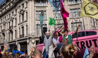 Global: Cómo pueden defensores y defensoras de los derechos humanos luchar contra su criminalización