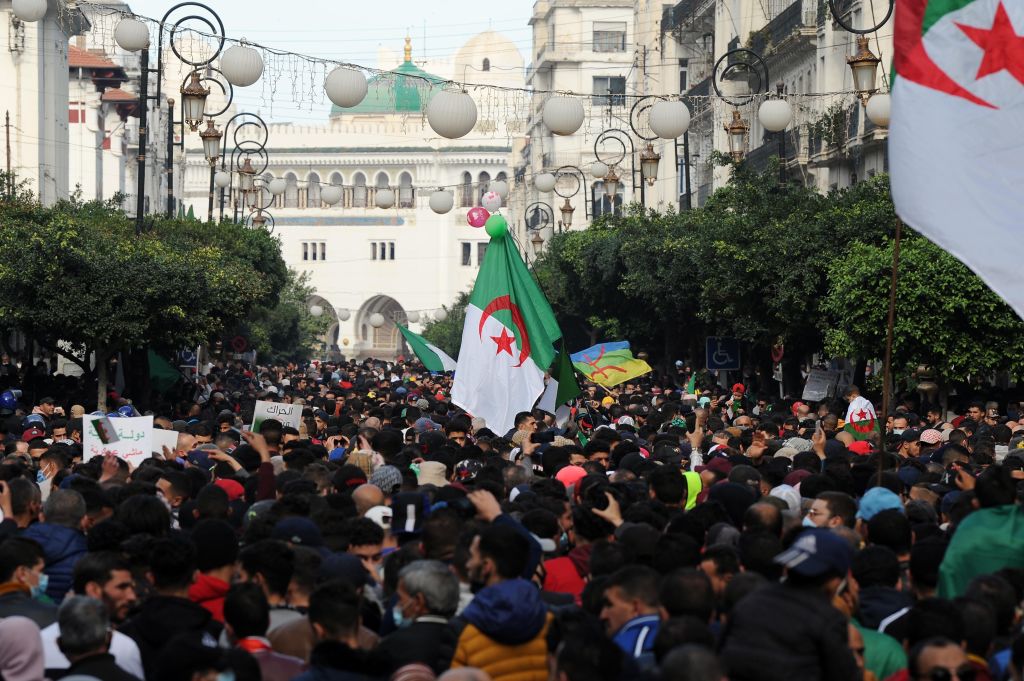 Argelia.  Reprimir las críticas en casa y en el extranjero.
