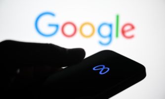 Pourquoi les grandes entreprises technologiques constituent-elles une menace pour les droits humains ? 