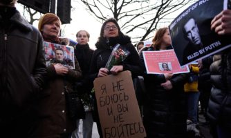 Russie. La décision de qualifier la Fondation anticorruption d’Alexeï Navalny d’« organisation terroriste » expose des milliers de personnes au danger