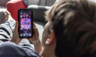 Royaume-Uni. L’interdiction des réseaux sociaux aux personnes de moins de 16 ans est une mauvaise réponse à un bon diagnostic
