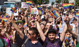 Ukraine. La Cour suprême reconnaît un couple homosexuel comme une famille, une avancée importante pour les droits des personnes LGBTI