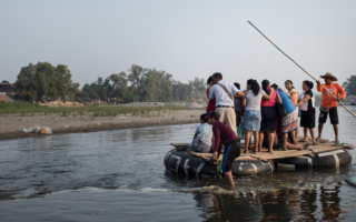 DERRIÈRE CHAQUE RÉFUGIÉ SE TROUVE UN NOM