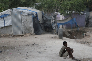 Des milliers de personnes déplacées par le tremblement de terre qui a ravagé Haïti en 2010 vivent au Camp Carradeux.© Amnesty International