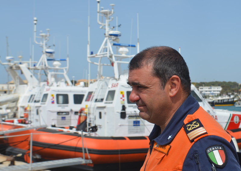 La station des garde-côtes de Lampedusa répond toujours vaillamment aux appels de détresse, mais la crise dépasse de loin ses capacités de secours. © Amnesty International