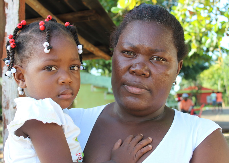 Gisel est dominicaine. Elle est née en 1979 en République Dominicaine  de parents haïtiens. Elle n'a jamais pu obtenir de papiers d'identité et en conséquence ses cinq enfants sont nés apatrides. © Amnesty International