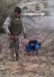 Capture d’écran de la vidéo montrant ce qui semble être un homicide illégal au Sinaï, en Égypte. © YouTube/Mekameleen TV