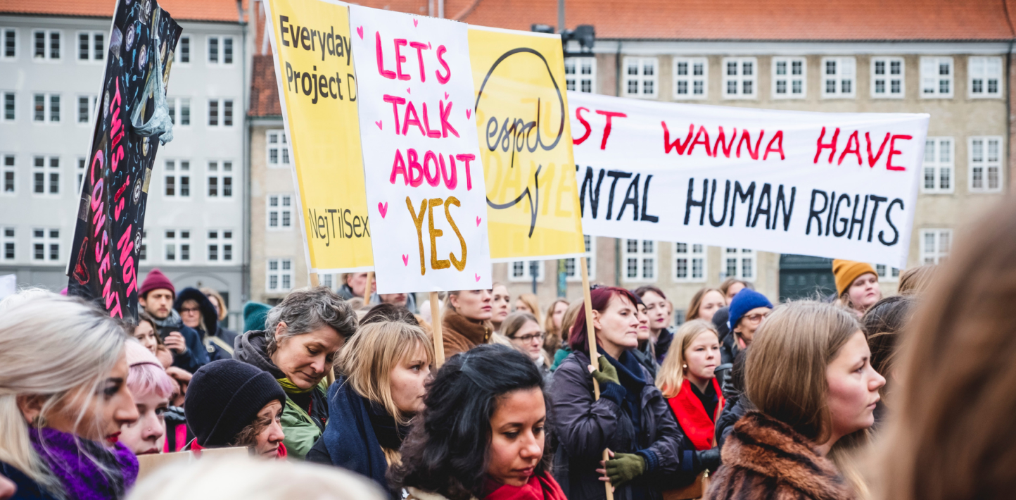 Des femmes au Danemark manifestent en faveur d’une législation basée sur le consentement
