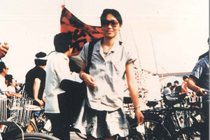 Trini Leung sur la place Tiananmen, à Pékin, le  2 juin 1989, durant manifestations en faveur de la démocratie. © DR