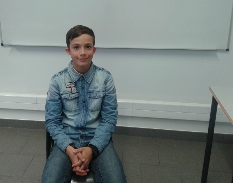 François Vie, élève de l’établissement Professor Reynaldo dos Santos, pendant son cours d’anglais - Lisbonne, Portugal, 10 mars 2015, © Amnesty International