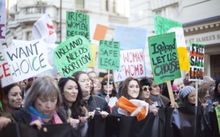 Amnesty International célèbre le premier anniversaire du vote mettant fin à l’interdiction de l’avortement en Irlande