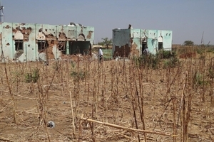Habitations du Kordofan du Sud gravement endommagées à la suite de bombardements aveugles menés par des Antonov de l’armée soudanaise. © Amnesty International