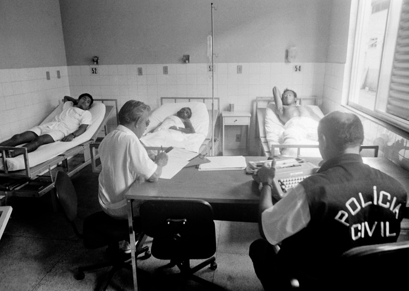 La police recueille la déposition de survivants du massacre à l'hôpital, à Marabá ©João Roberto Ripper