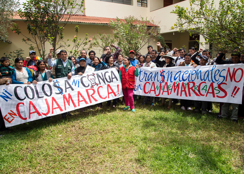 Représentants de l'Inter-Institucional Platform de Celendin manifestant contre le projet minier de Conga à Cajamarca