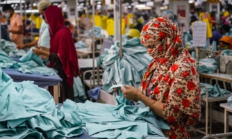 Pourquoi doit-on penser la question des droits des ouvrières et des ouvriers du textile sous l’angle de la discrimination fondée sur le genre ?