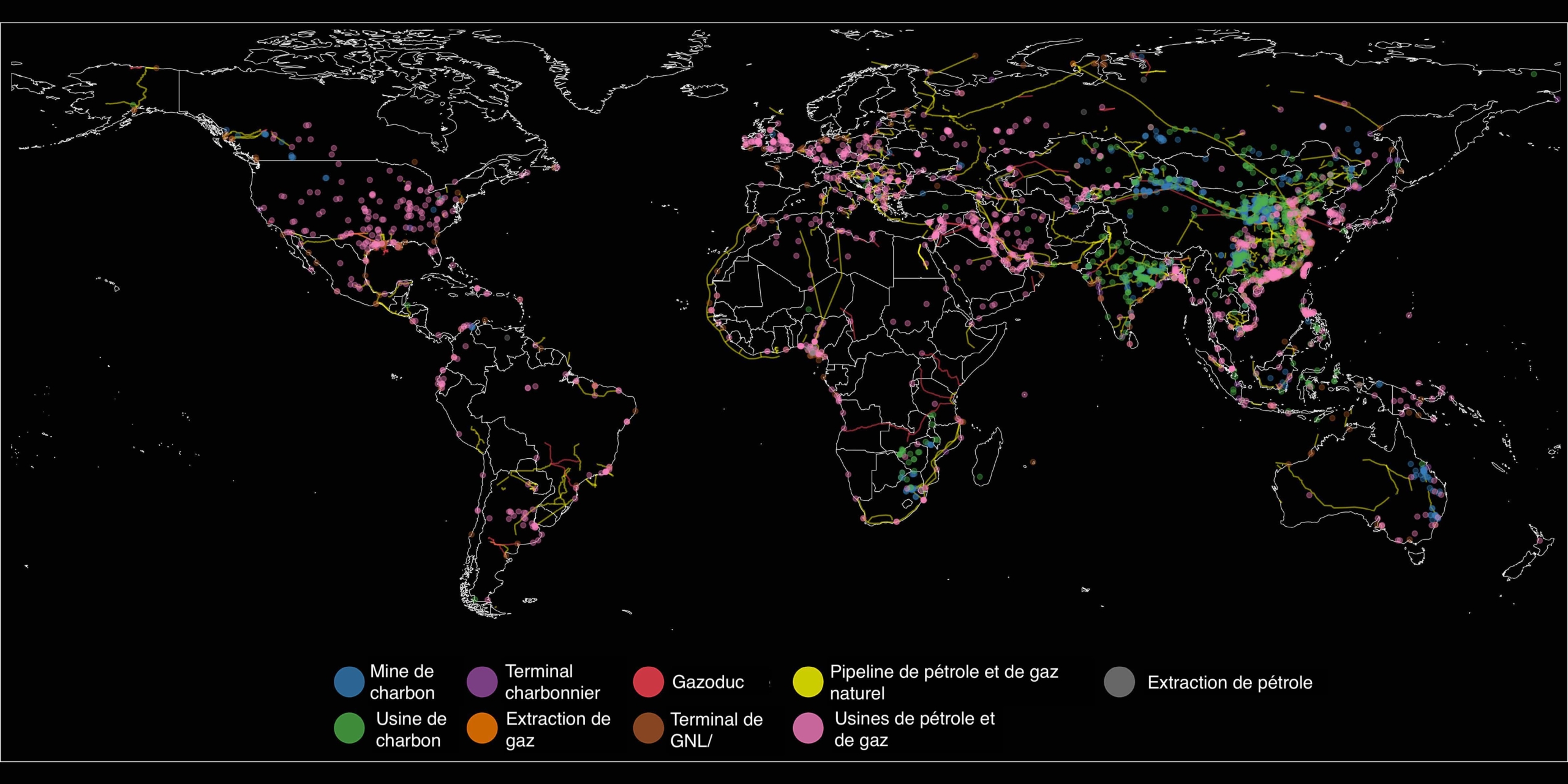 Carte du monde avec des points colorés représentant les sites d’infrastructures d’énergies fossiles.