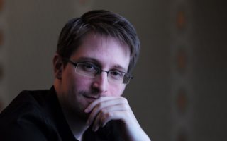 Ай Вэйвэй поддерживает призыв к Бараку Обаме помиловать Сноудена