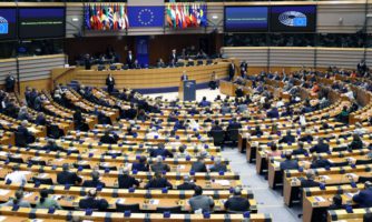 Выкрики «Отправить их обратно!» обнажили расизм и ксенофобию в Европарламенте — Amnesty International