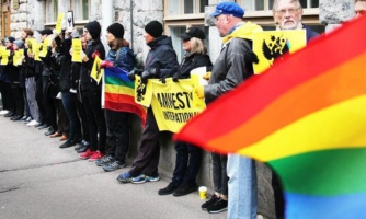 Россия: в Чечне возобновилось преследование геев и международное сообщество должно немедленно отреагировать