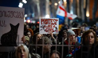 В Грузии протестующие женщины сталкиваются с эскалацией насилия и репрессий на гендерной основе — исследование Amnesty International