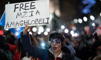 Amnesty International запускает глобальную кампанию с требованием привлечь к ответственности виновных в полицейском насилии в Грузии