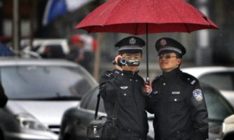 2011 《违背法律：中国加剧镇压人权律师》