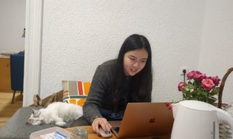 緊急行動：張雅笛因在海外參與和平行動而成為打壓目標